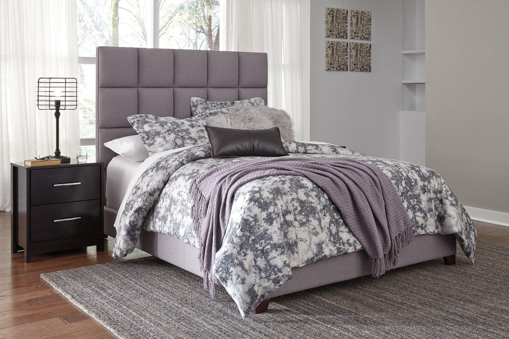 Dolante Upholstered Bed